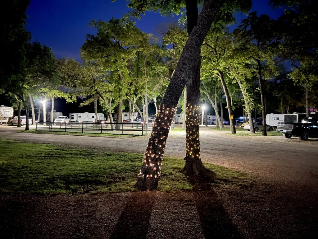 magnolia rv resort waco campground at night